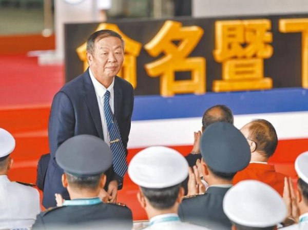 卓盛国际 台军“潜艇自造”推手黄曙光请辞获准，台网友：赚饱了没完成就跑了？